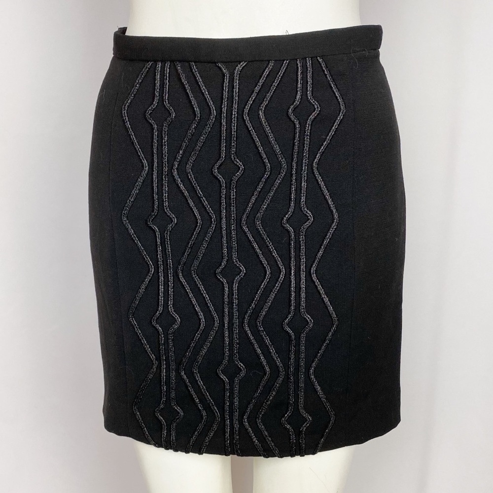 NWT H&M Black Mini Skirt Raised Metallic Design Size 4
